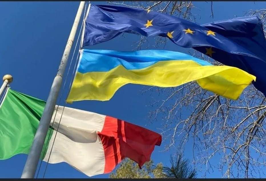 bandiere italia ucraina ue