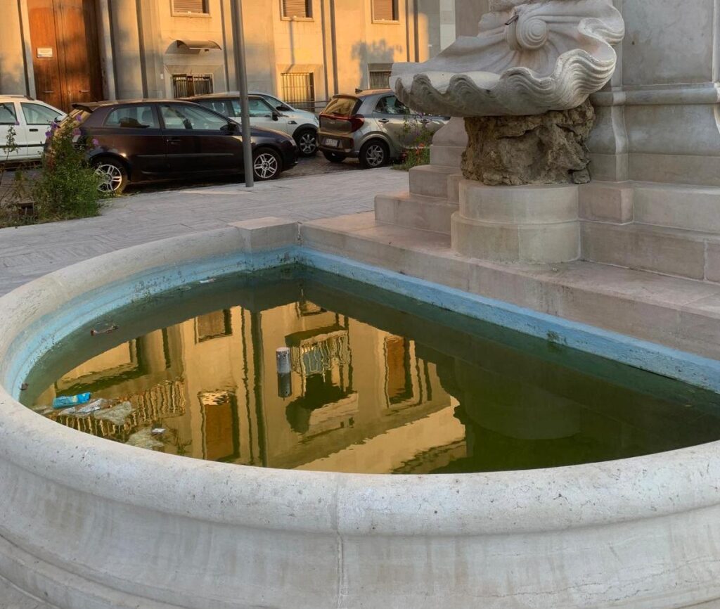 degrado Piazza De Nava