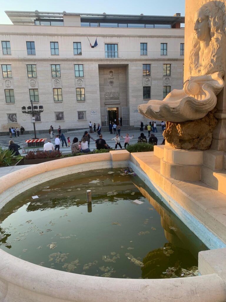 degrado Piazza De Nava