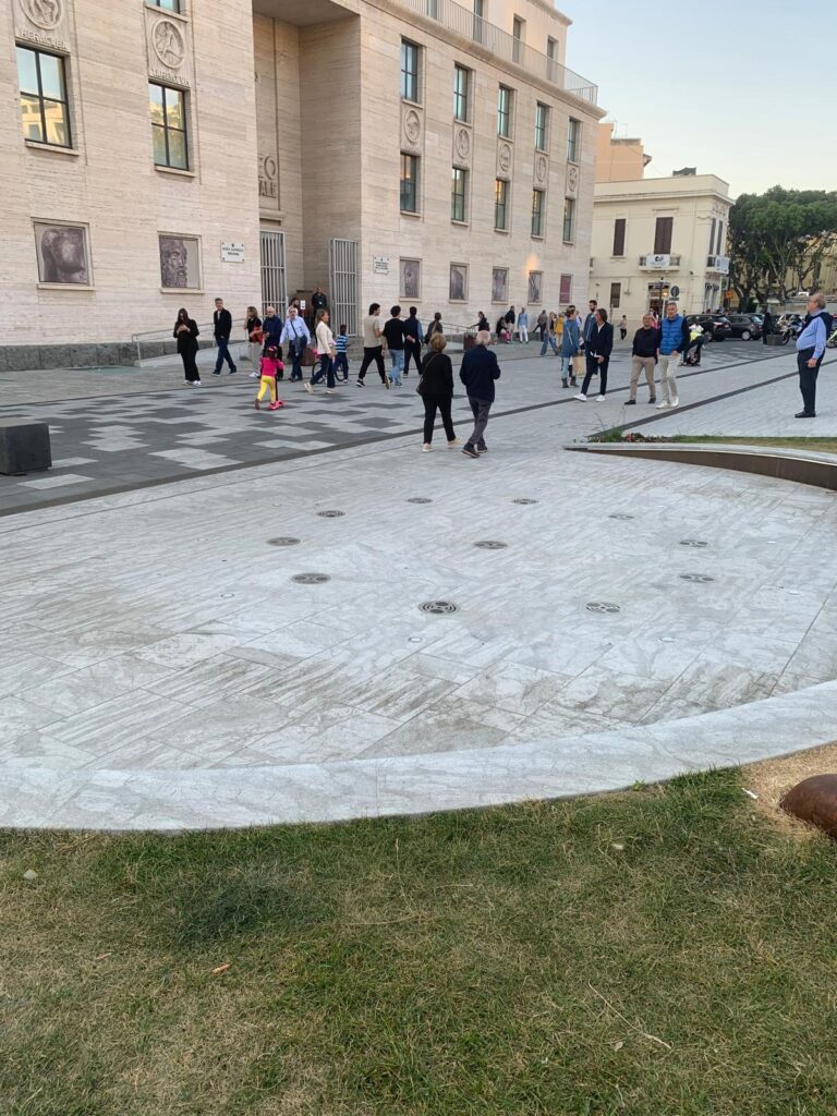 degrado Piazza De Nava