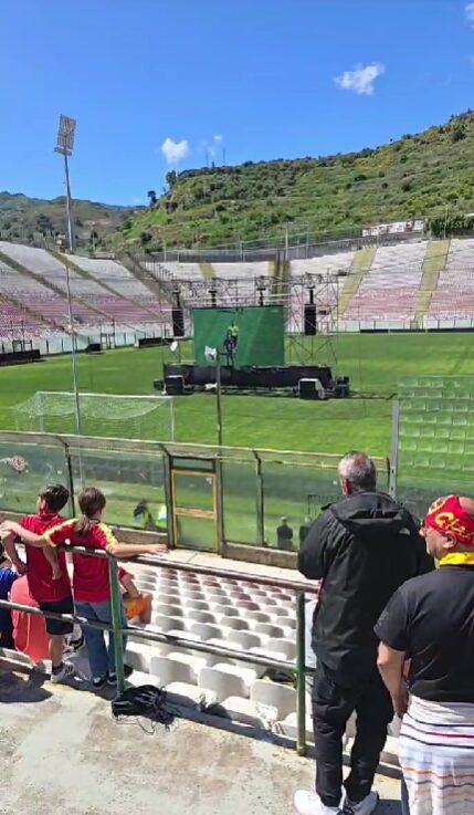 maxi schermo al franco scoglio per foggia messina