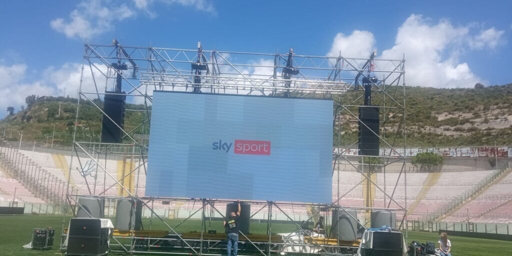 maxi schermo al franco scoglio per foggia messina