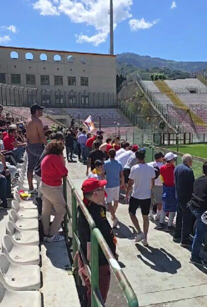 maxi schermo al franco scoglio per foggia messina