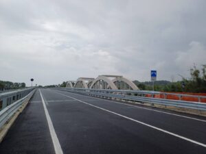 nuovo ponte sul fiume Assi