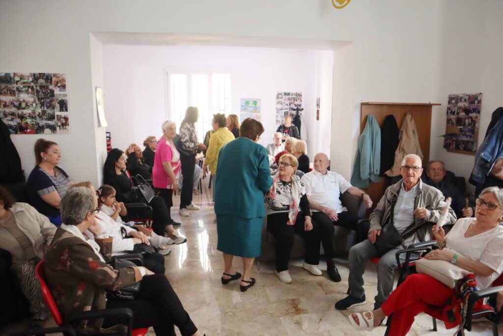 riapertura centro sociale sbarre