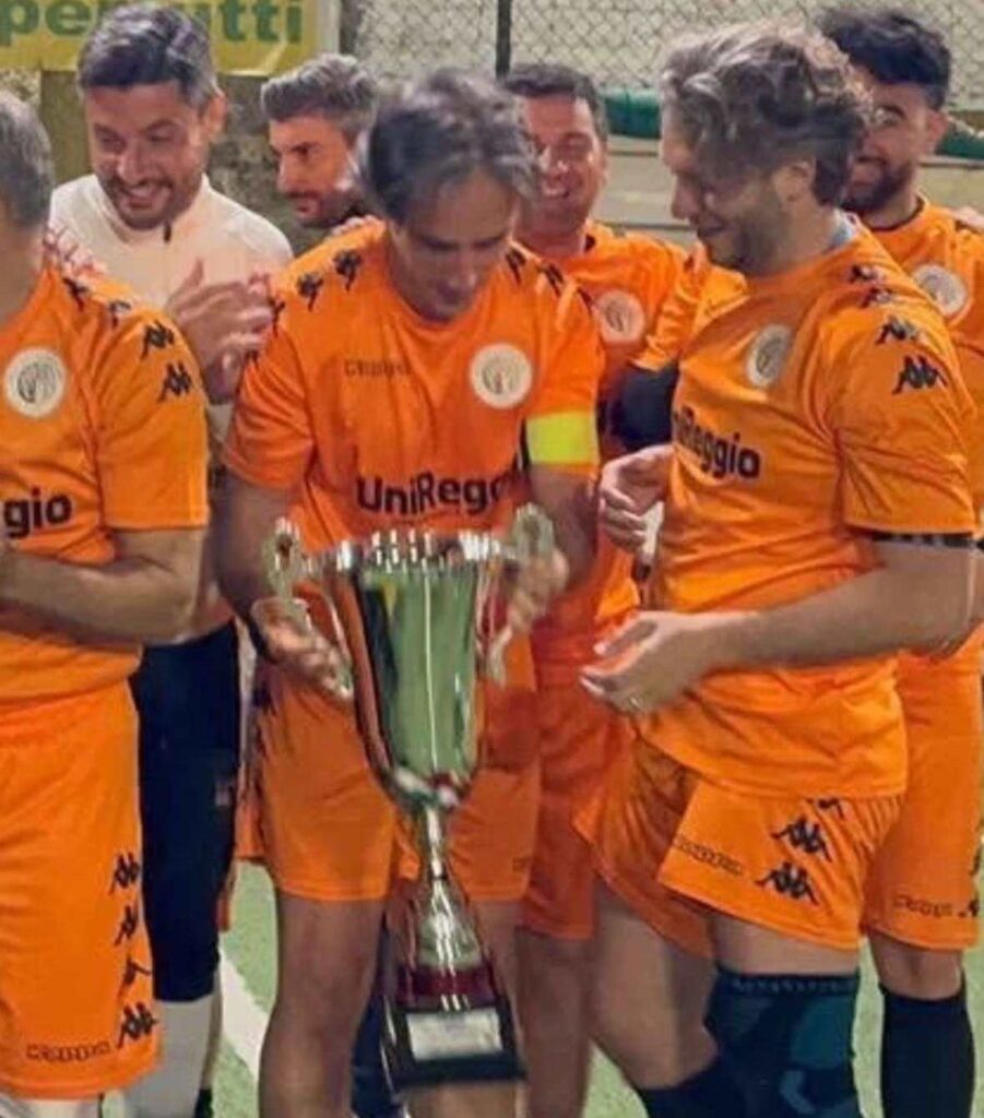 sindaco gioca a calcetto