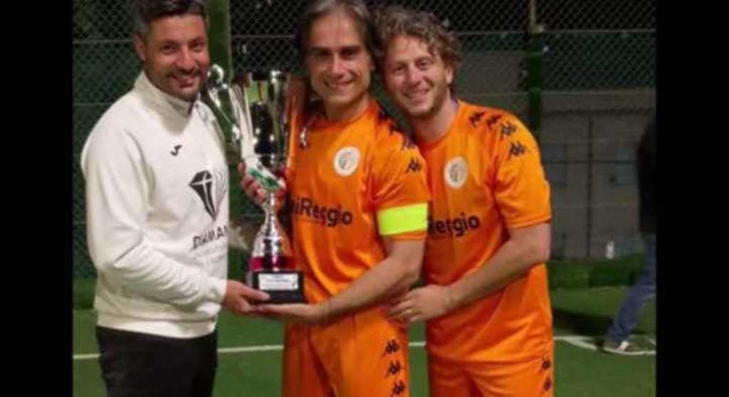 sindaco gioca a calcetto