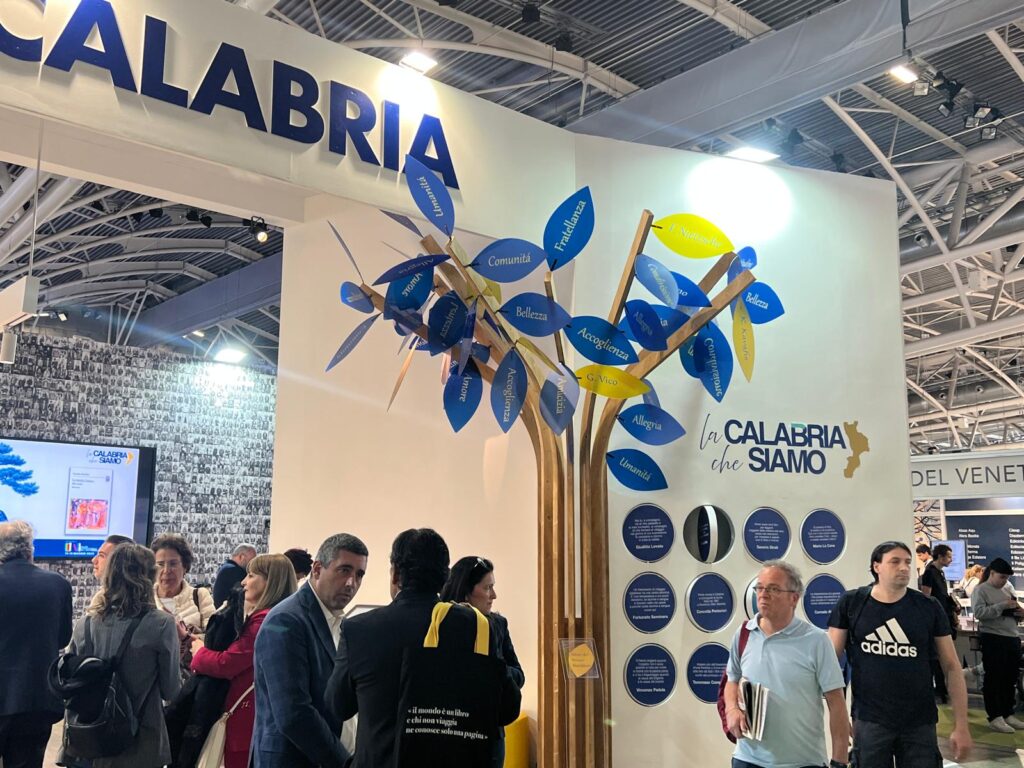 stand calabria salone del libro torino