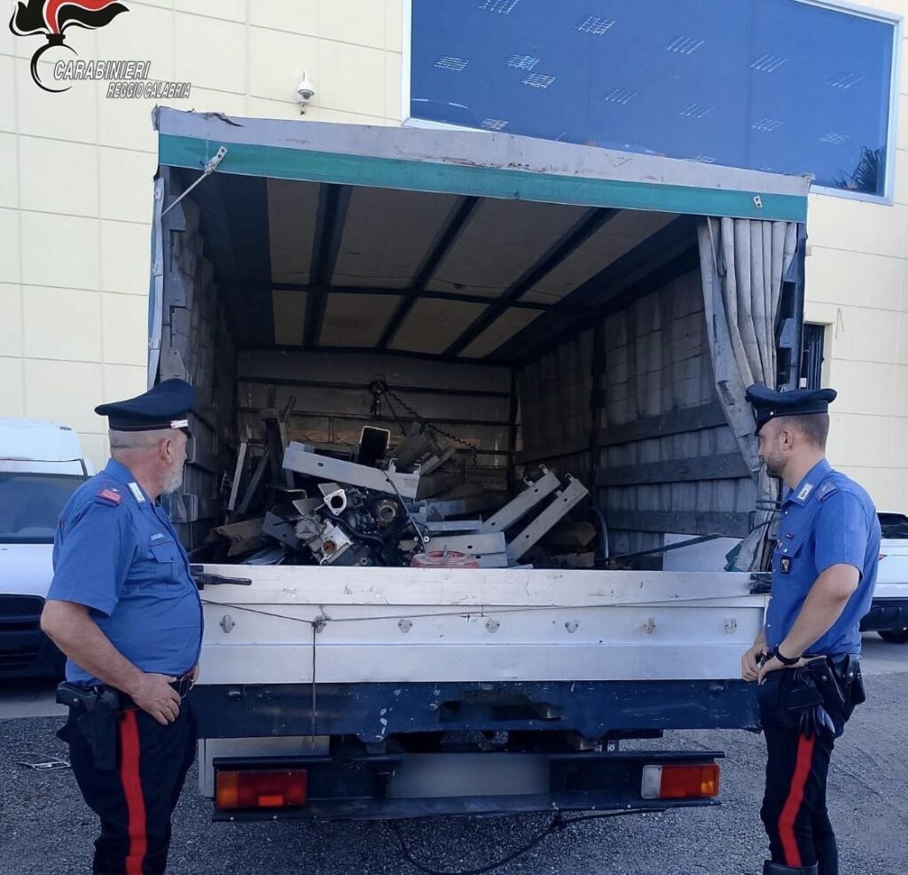 Carabinieri recupero materiale
