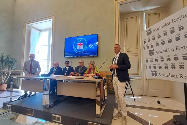 Deputato espulso da FdI va in Dc, Cuffaro gli dà codice etico