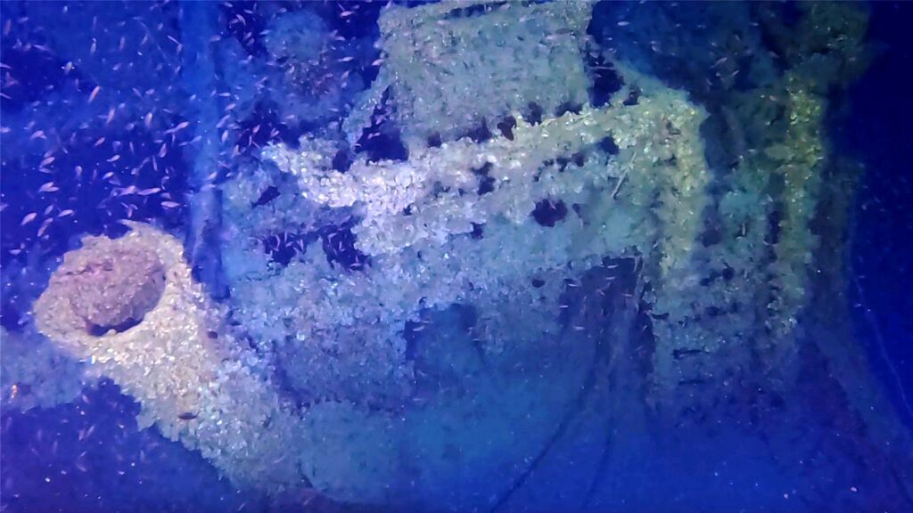 Il lato dritto della prua del relitto Carlo Martinolich - foto Andrea Murdock Alpini - Courtesy PHY Diving Equipment