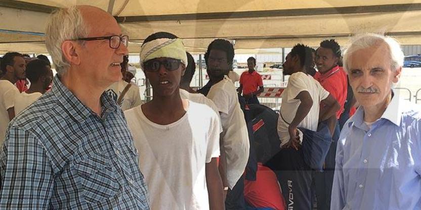 Manoccio al Porto di Corigliano durante uno sbarco di migranti