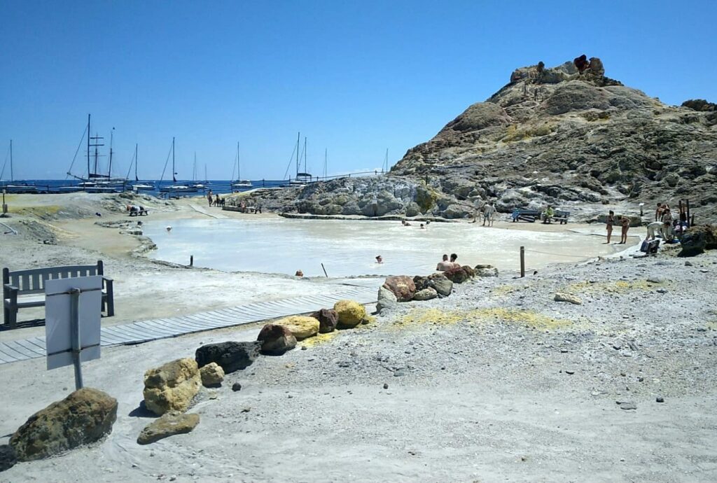 Riapre la Pozza dei fanghi di Vulcano