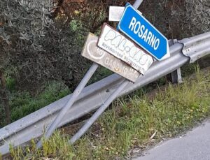 cartelli divelti strada rosarno nicotera