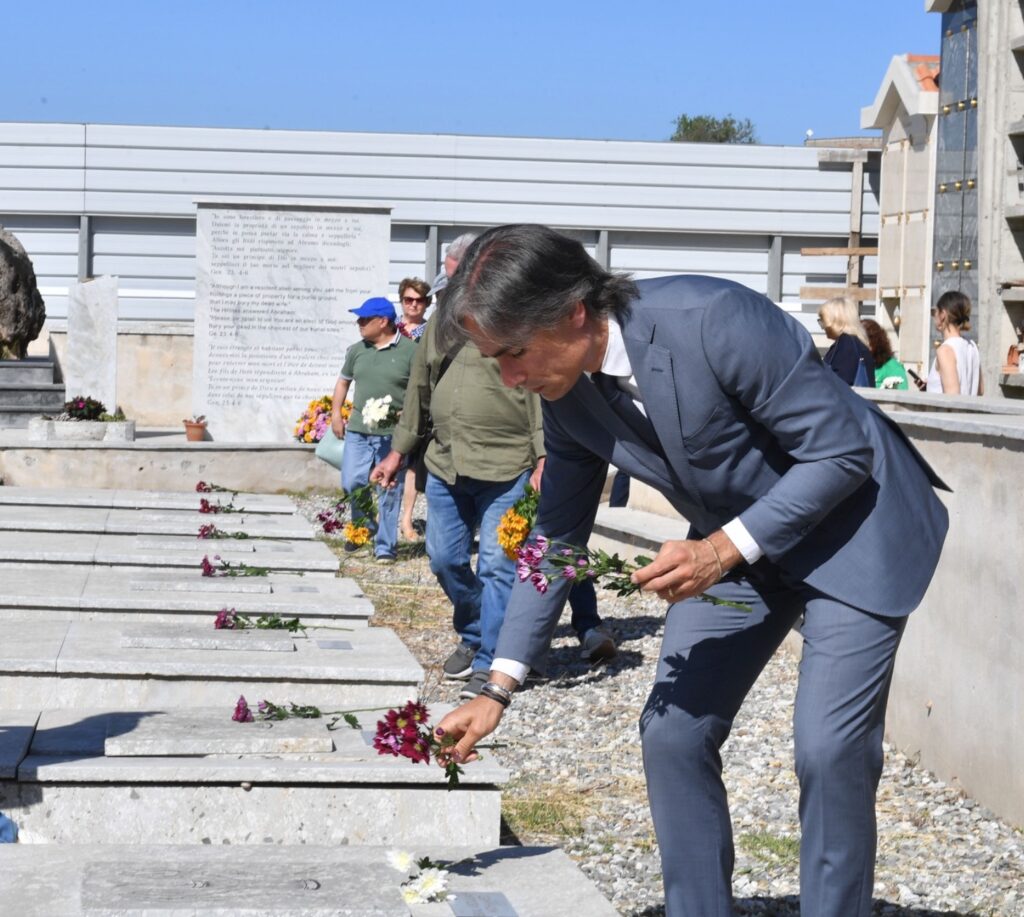 cerimonia cimitero migranti Armo 2025