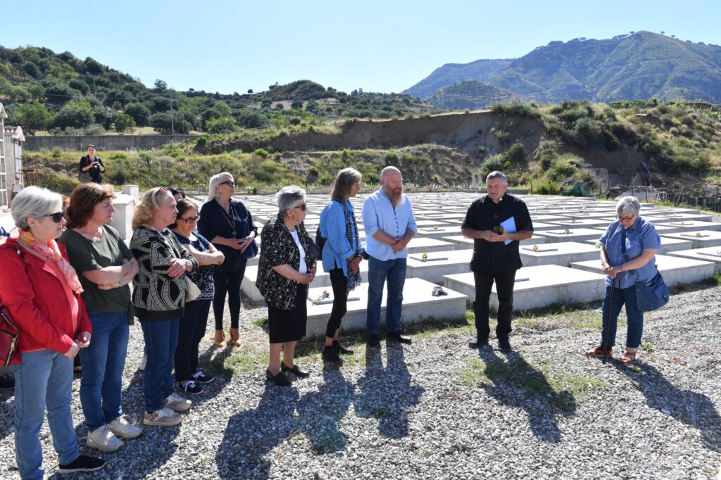 cerimonia cimitero migranti Armo 2025