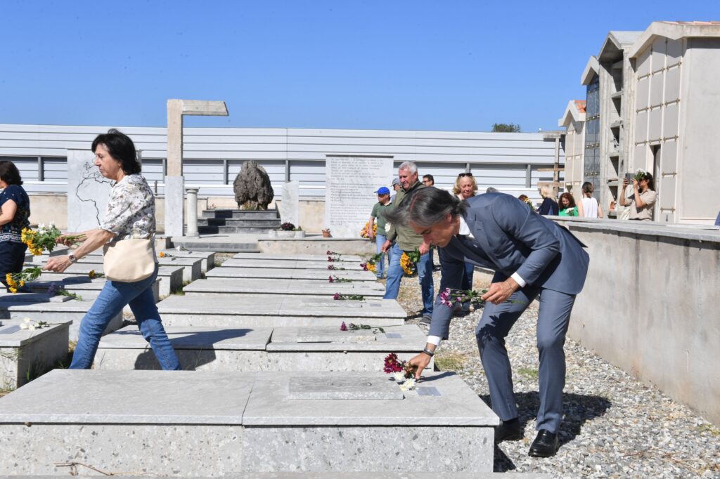 cerimonia cimitero migranti Armo 2025