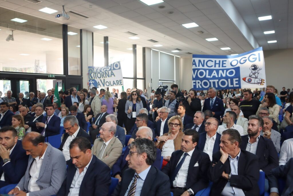 conferenza stampa aeroporto reggio calabria