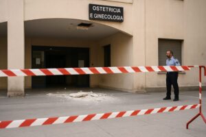 crollo controsoffitto ostetricia e ginecologia
