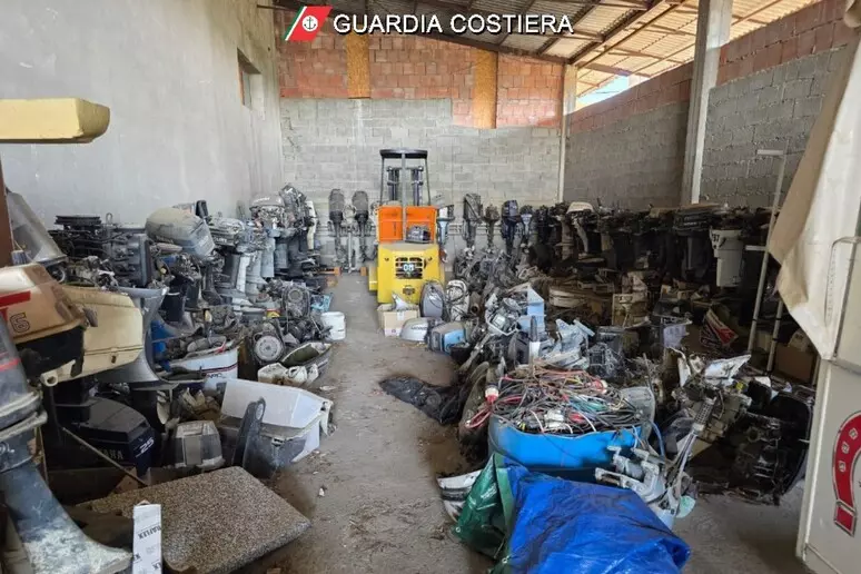 discarica sequestrata guardia costiera