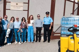 donate bottigliette acqua carcere castelvetrano