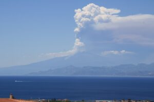 eruzione etna 2 giugno