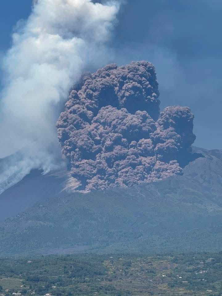 eruzione etna 2 giugno
