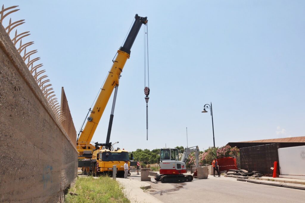 reggio-calabria-arrivata-la-gru-per-i-lavori-del-ponte-calopinace