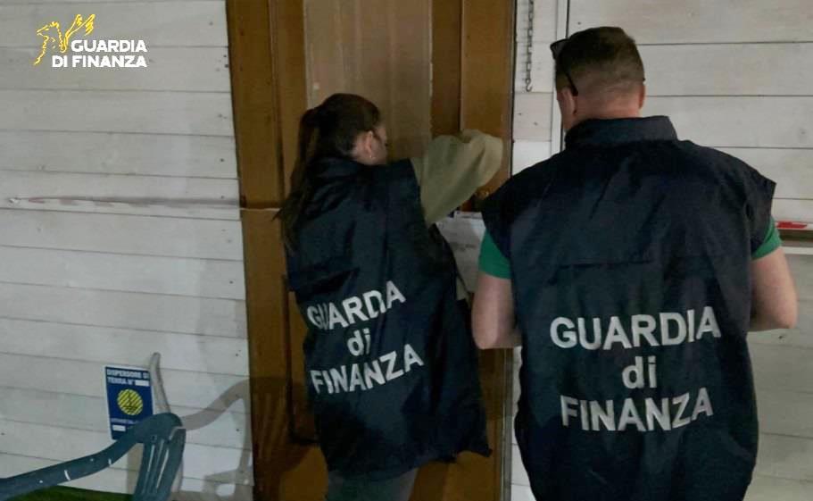 guardia costiera chiosco abusivo