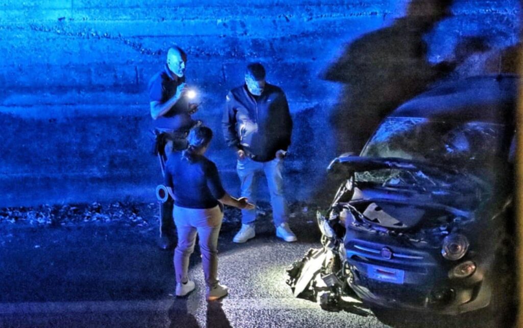 incidente raccordo autostradale sera polizia ambulanza