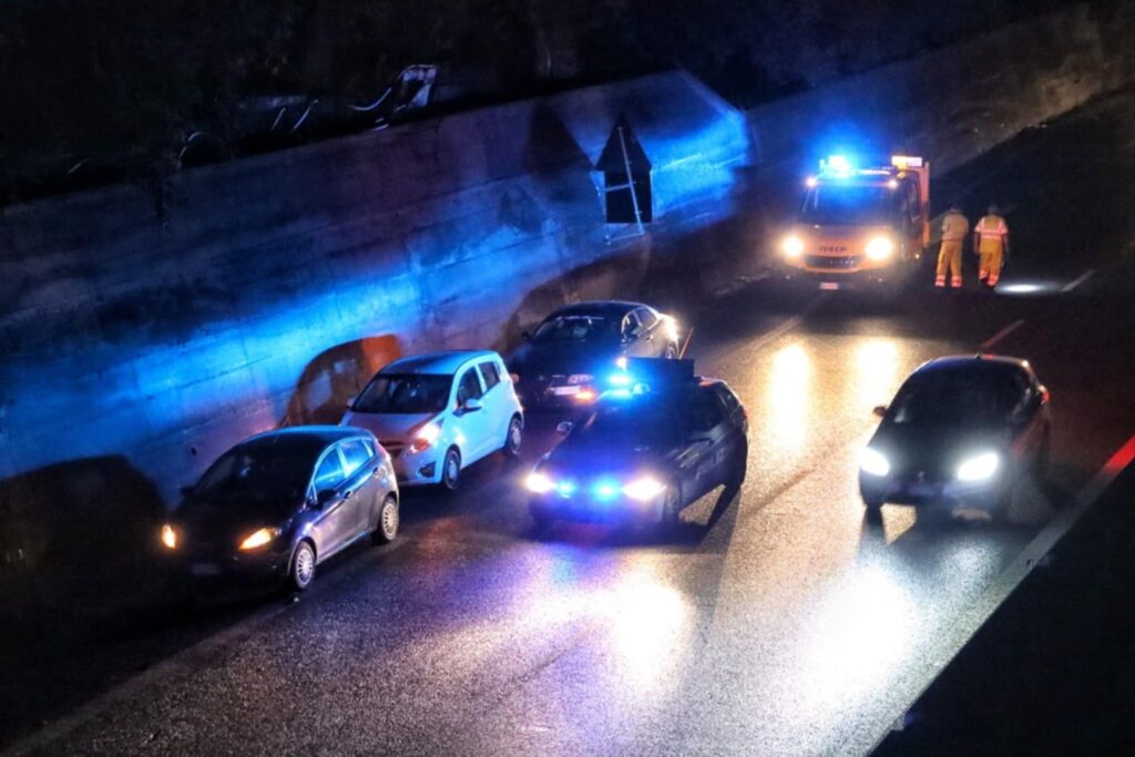 polizia stradale sera incidente raccordo