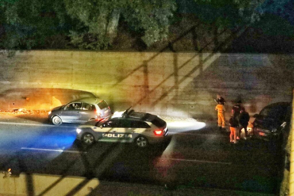 polizia stradale sera incidente raccordo