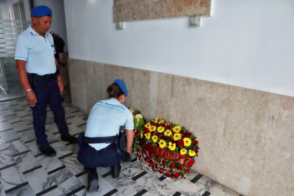 omaggio carabiniere caduto in puglia polizia penitenziaria
