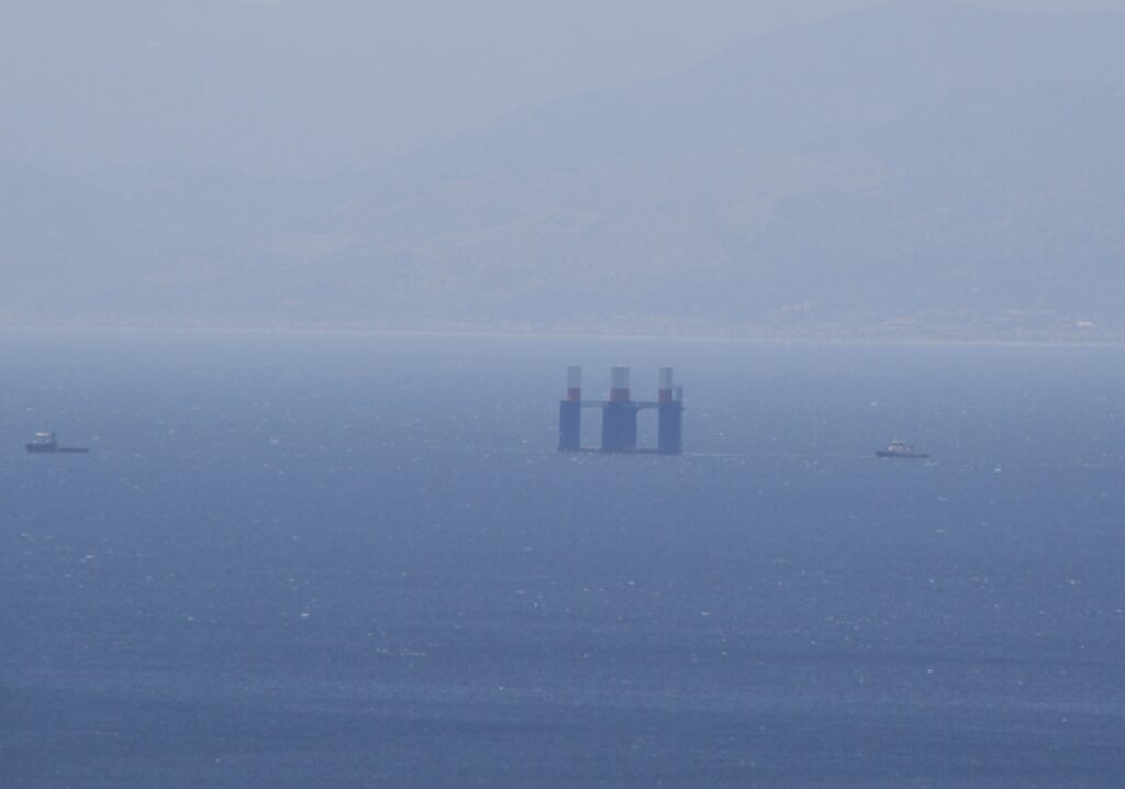 piattaforma petrolifera stretto di messina