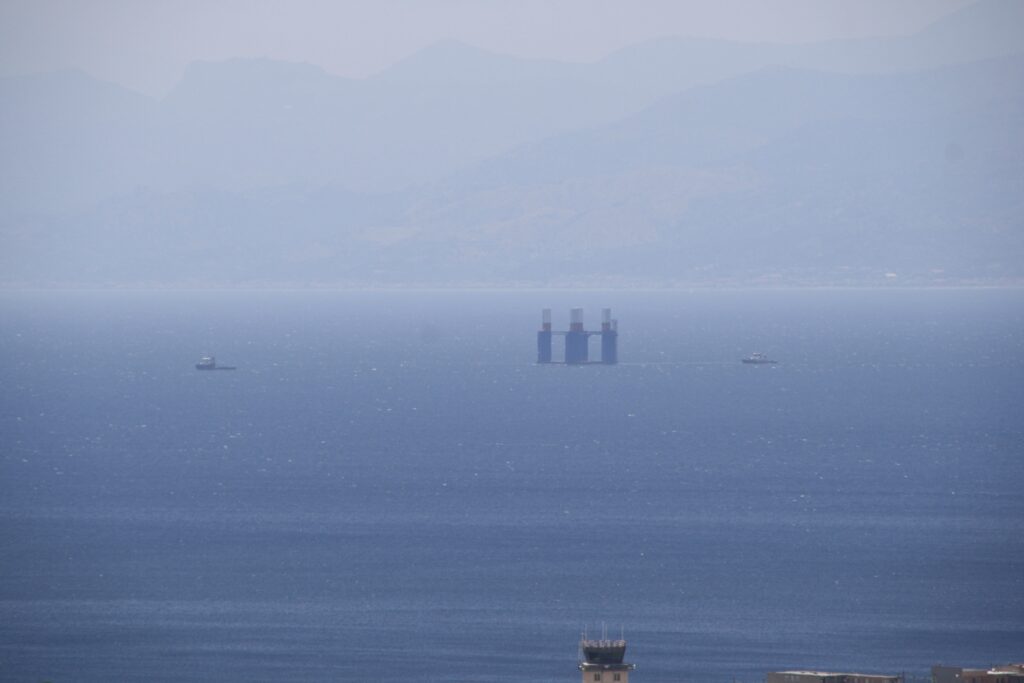 piattaforma petrolifera stretto di messina