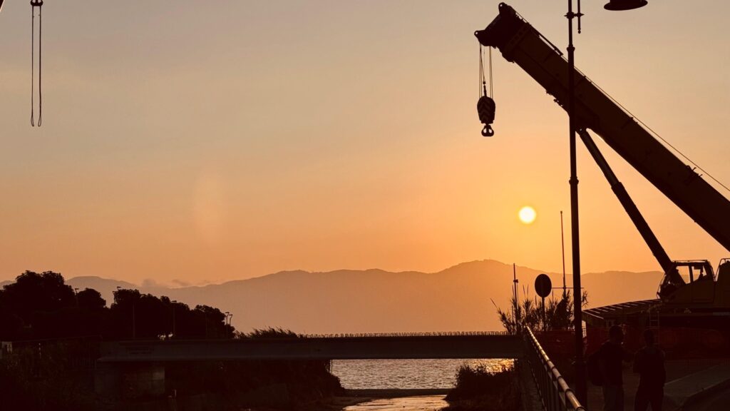 Ponte calopinace al tramonto