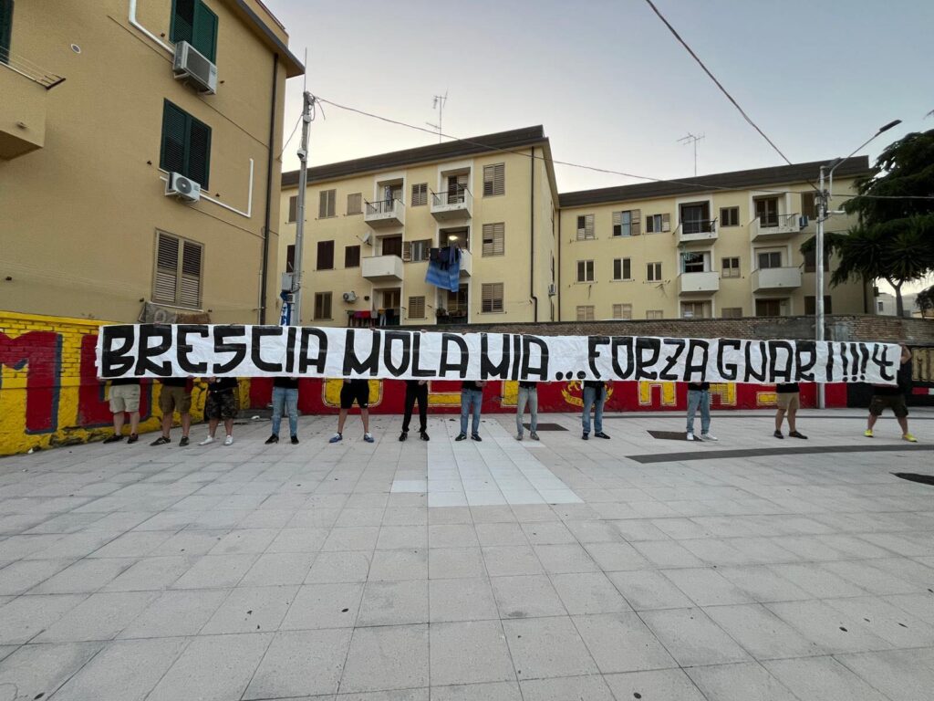 striscione ultrà catanzaro per il brescia