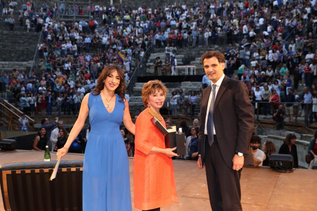 2017 Taobuk Isabel Allende, Antonella Ferrara, Anthony Barbagallo Teatro Romano di Catania Premio Sicilia