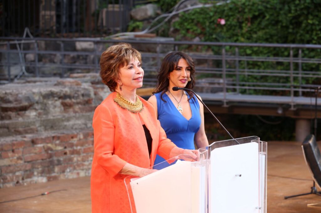 2017 Taobuk Isabel Allende, Antonella Ferrara Teatro Romano di Catania