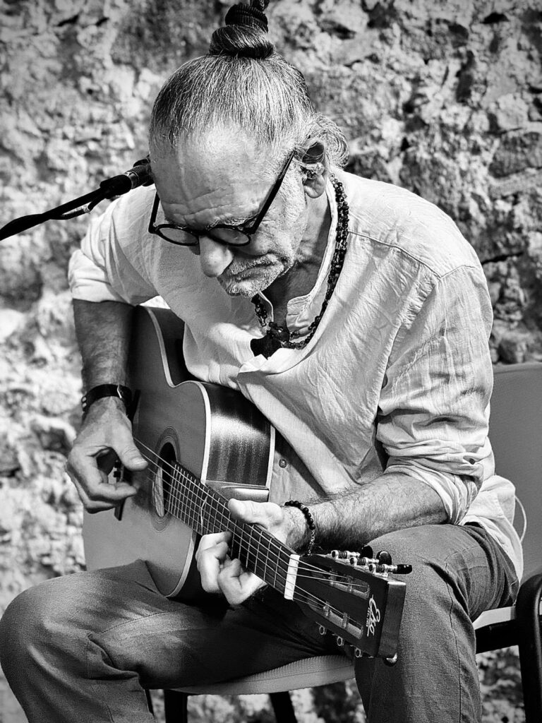 Daniele Moraca Ritratto di un cantautore