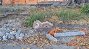 Fontana distrutta durante i lavori sul lungomare