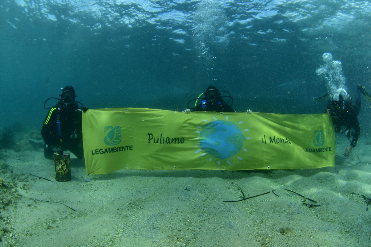Goletta Verde Tropea ripulita spiaggia Formicoli