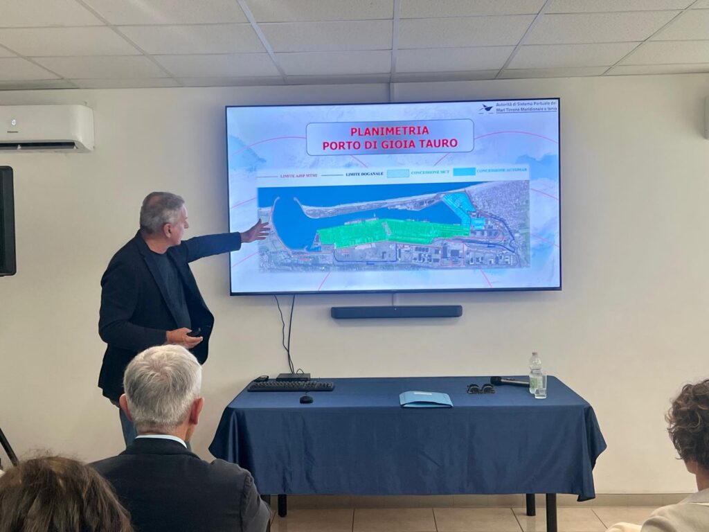 La Commissione d’inchiesta fa visita al porto di Gioia Tauro