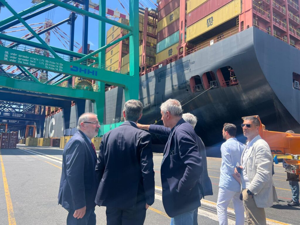 La Commissione d’inchiesta fa visita al porto di Gioia Tauro