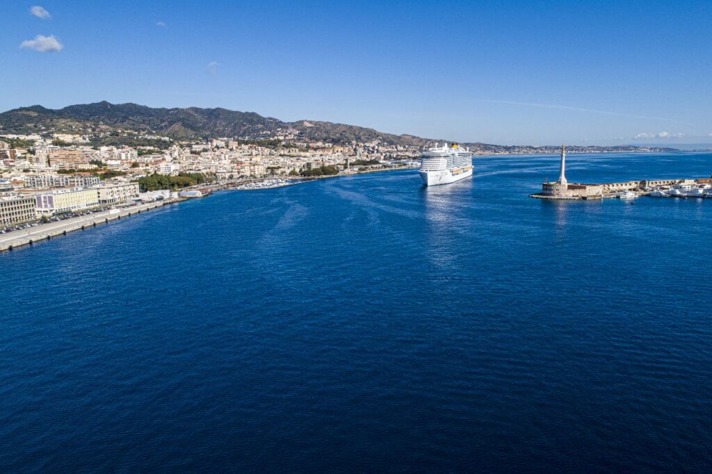 Nave da crociera Porto di Messina