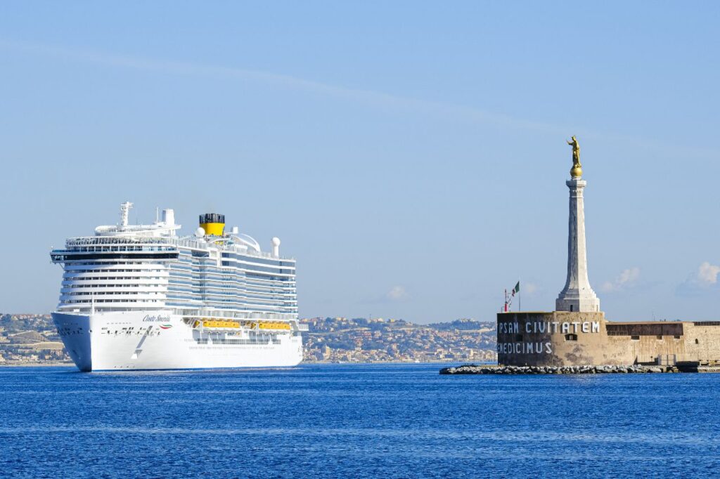 Nave da crociera Porto di Messina
