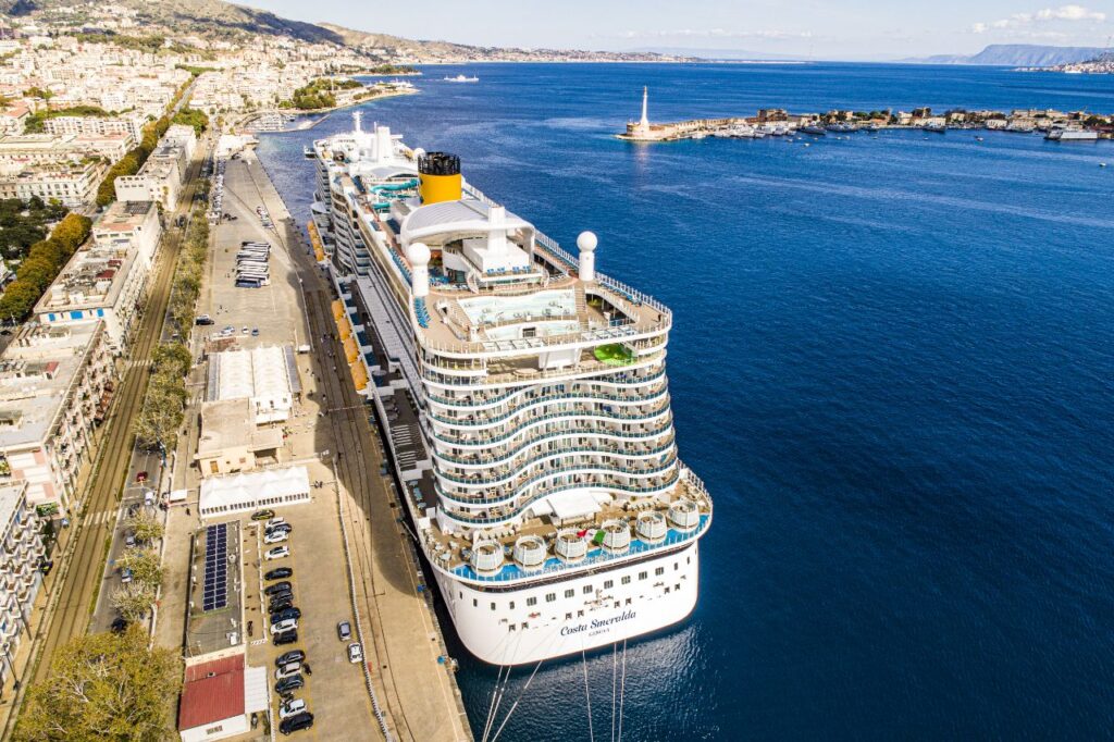 Nave da crociera Porto di Messina