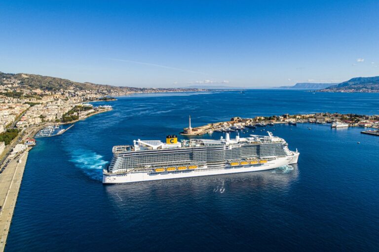 Nave da crociera Porto di Messina