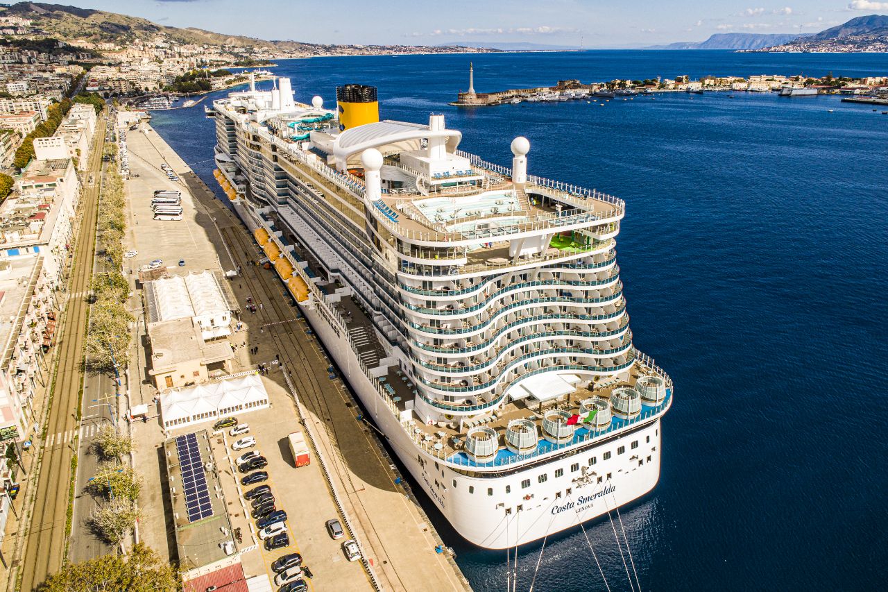 Nave da crociera Porto di Messina