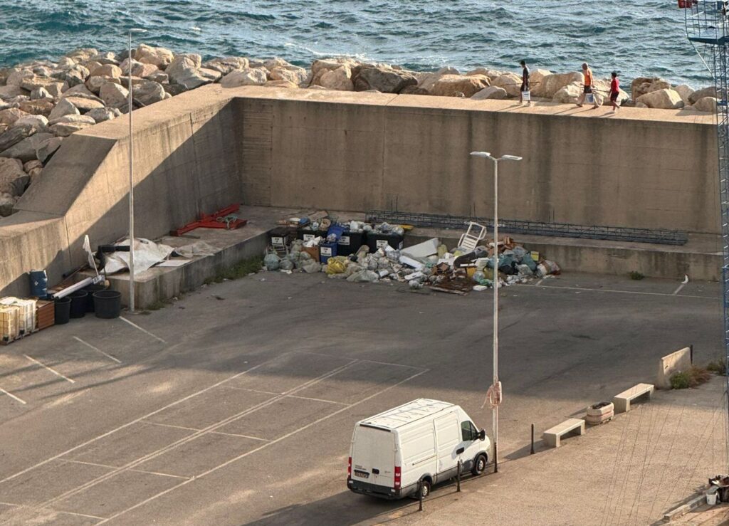 Rifiuti al Porto di Palmi